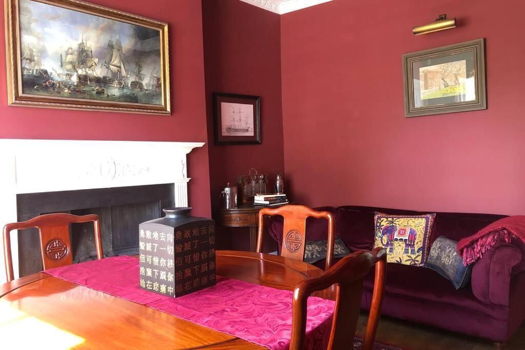 Luxury 2 Bed Georgian Townhouse, Old Villa Portsmouth