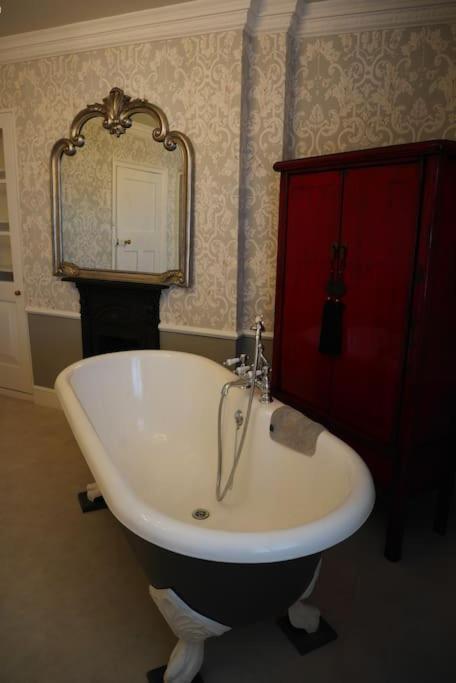 Luxury 2 Bed Georgian Townhouse, Old Portsmouth